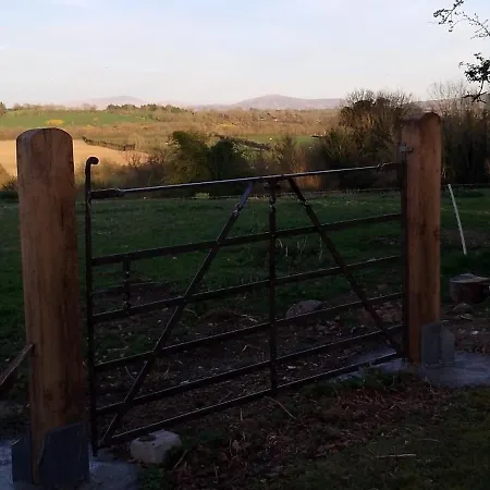 Barn Retreat With Mountain Views *