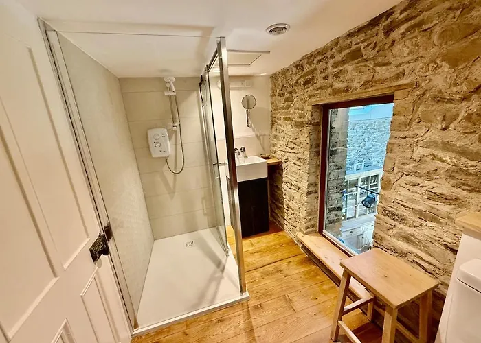 Barn Retreat With Mountain Views *