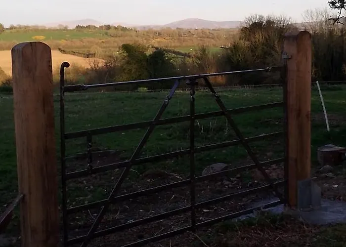 Barn Retreat With Mountain Views *