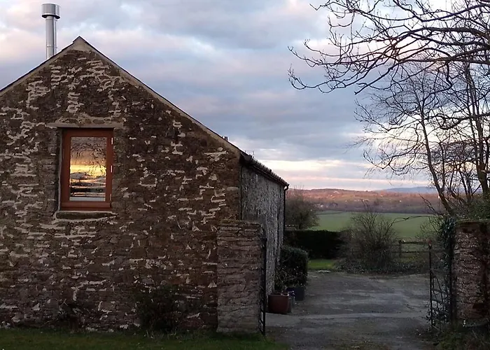 Barn Retreat With Mountain Views *