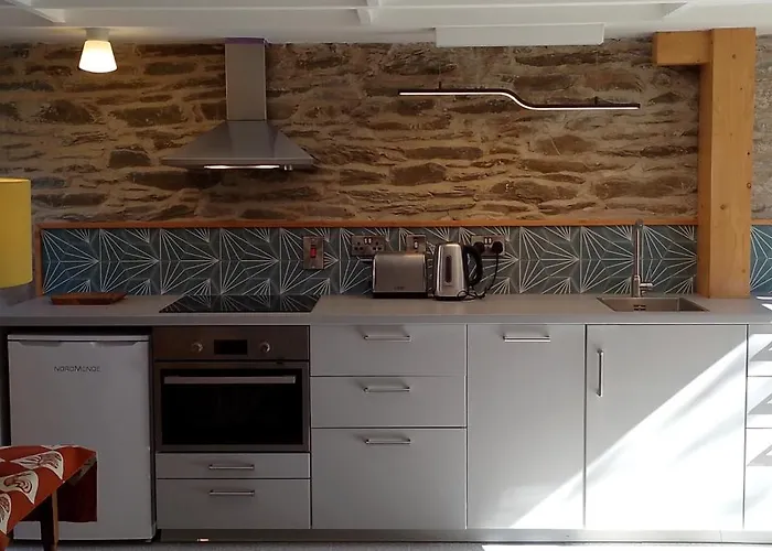 Barn Retreat With Mountain Views Apartman